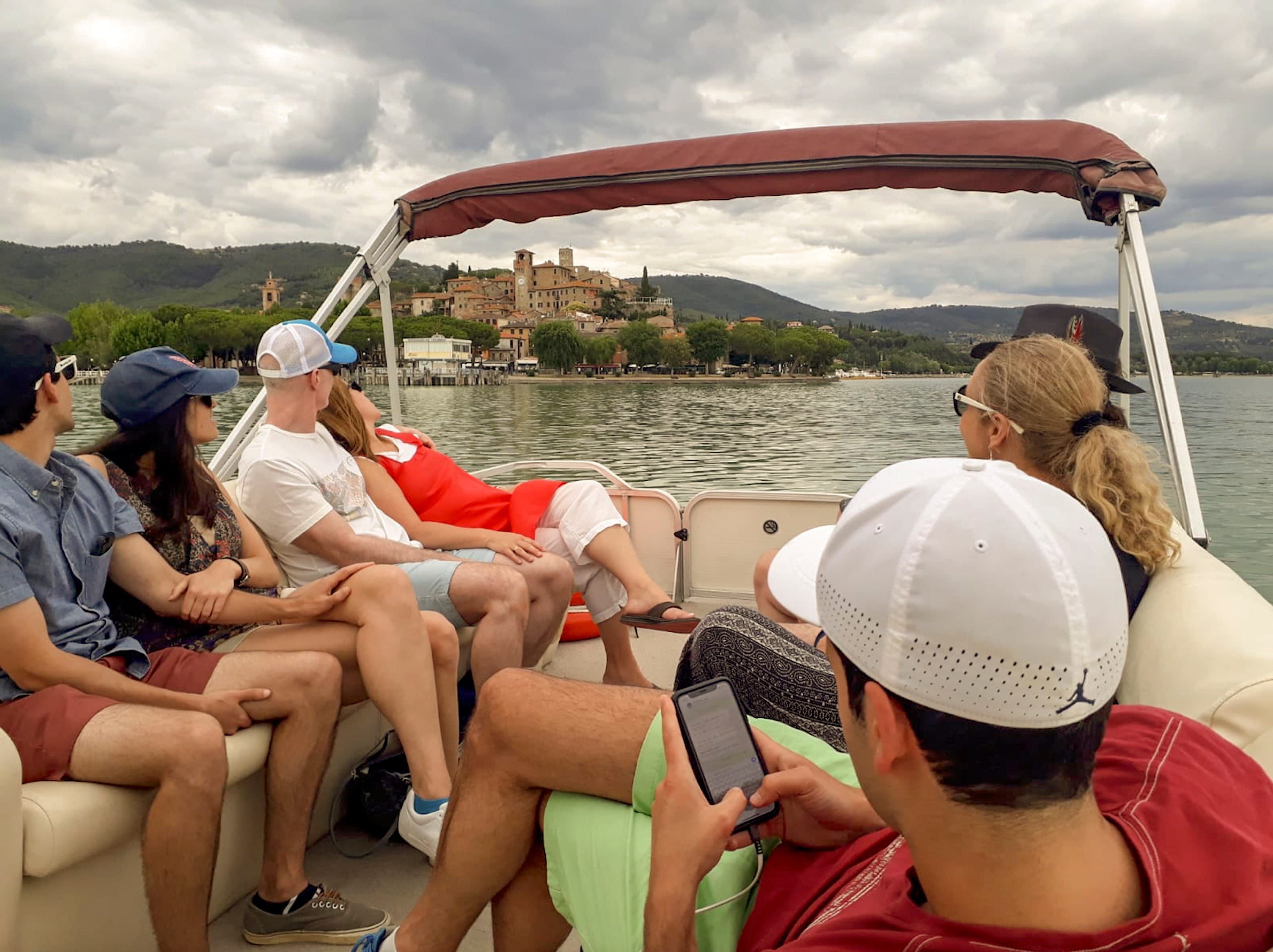 Fitness Tuscany - sunset lake yoga